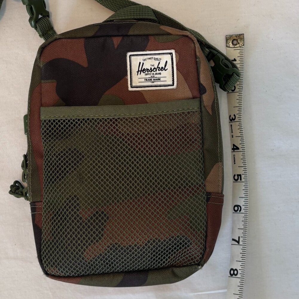 Herschel Sinclair Small crossbody Bag and coin/card wallet in Army Green, camo - Picture 7 of 15